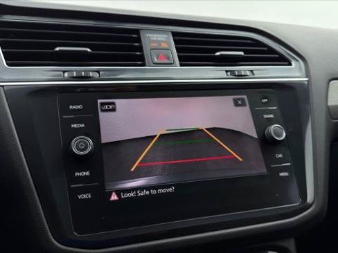 Used 2021 Volkswagen Tiguan SE R-Line FWD image 28