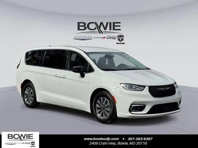 Used 2024 Chrysler Pacifica Limited