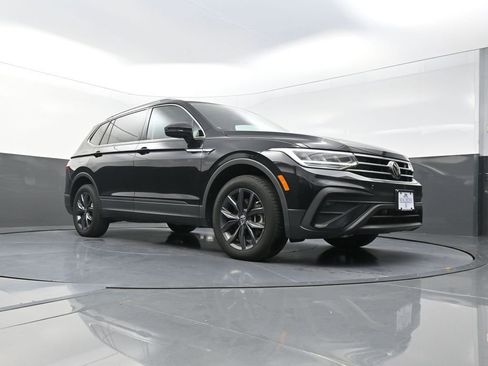 Used 2023 Volkswagen Tiguan SE w/ Panoramic Sunroof Package AWD/4WD image 21