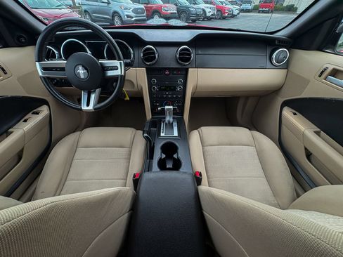 Used 2009 Ford Mustang Convertible RWD image 21
