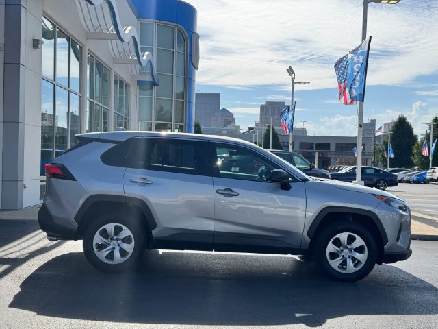 Used 2022 Toyota RAV4 LE AWD/4WD image 2