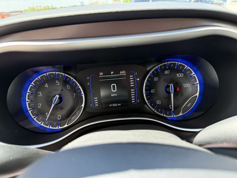 Used 2023 Chrysler Voyager LX FWD image 23