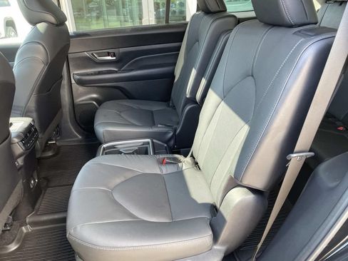 Used 2024 Toyota Grand Highlander AWD Hybrid image 13