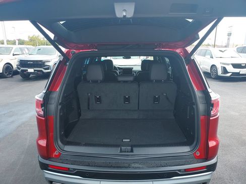 Used 2026 GMC Acadia Elevation w/ Elevation Premium Package FWD image 9