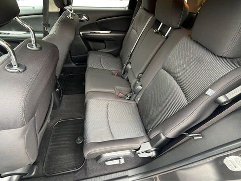 Used 2016 Dodge Journey SE w/ Flexible Seating Group FWD image 10