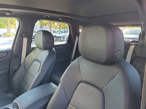 Certified 2023 Porsche Cayenne S Platinum image 6