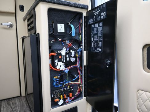 Used 2020 Mercedes-Benz Sprinter 2500 image 26