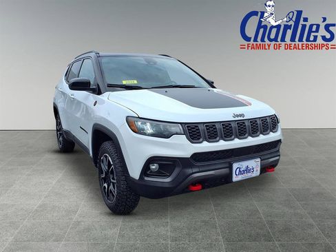 Used 2024 Jeep Compass Trailhawk w/ Trailhawk Convenience Group image 3