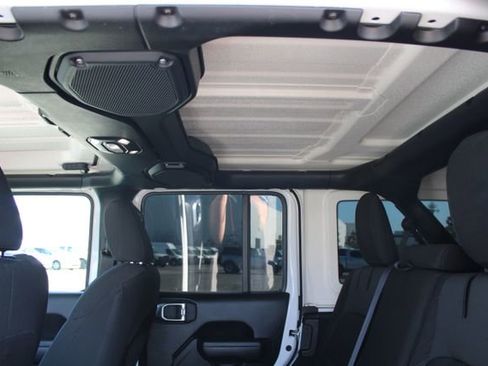 Used 2023 Jeep Wrangler Unlimited image 38