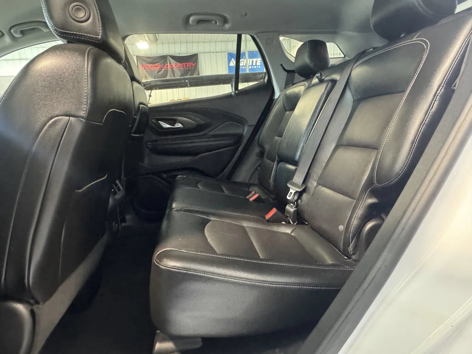Used 2024 GMC Terrain SLT AWD/4WD image 15