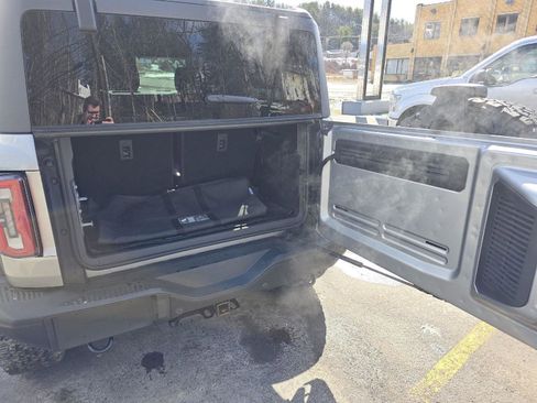 Used 2023 Ford Bronco Badlands image 21