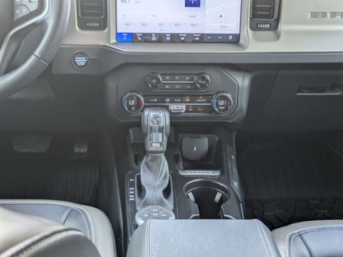 Used 2025 Ford Bronco Outer Banks AWD/4WD image 25