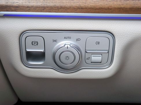 Certified 2025 Mercedes-Benz GLE 350 4MATIC image 17