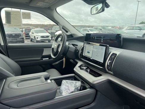 New 2025 Ford Expedition Active AWD/4WD image 5