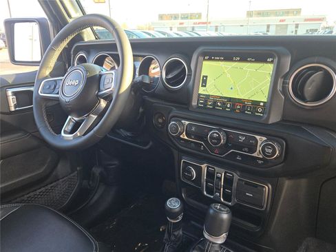 Used 2023 Jeep Wrangler Sahara image 8