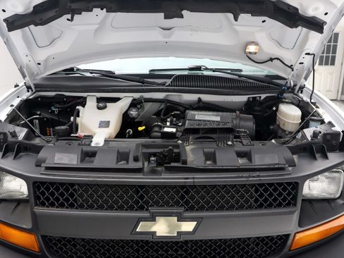 Used 2017 Chevrolet Express 3500 LS RWD image 25