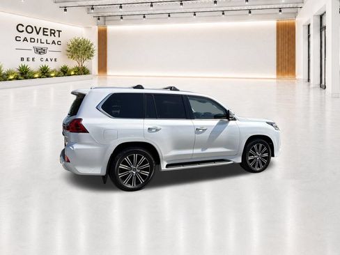 Used 2019 Lexus LX 570 4WD w/ Luxury Package image 15
