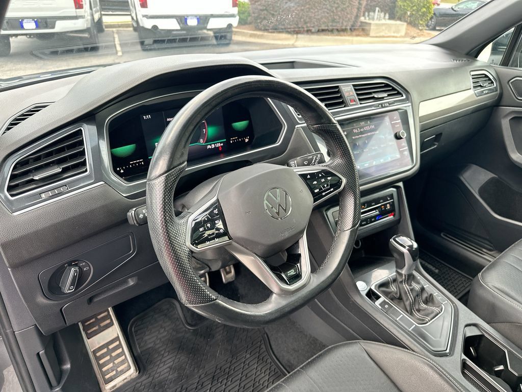Used 2022 Volkswagen Tiguan SE R-Line FWD image 10