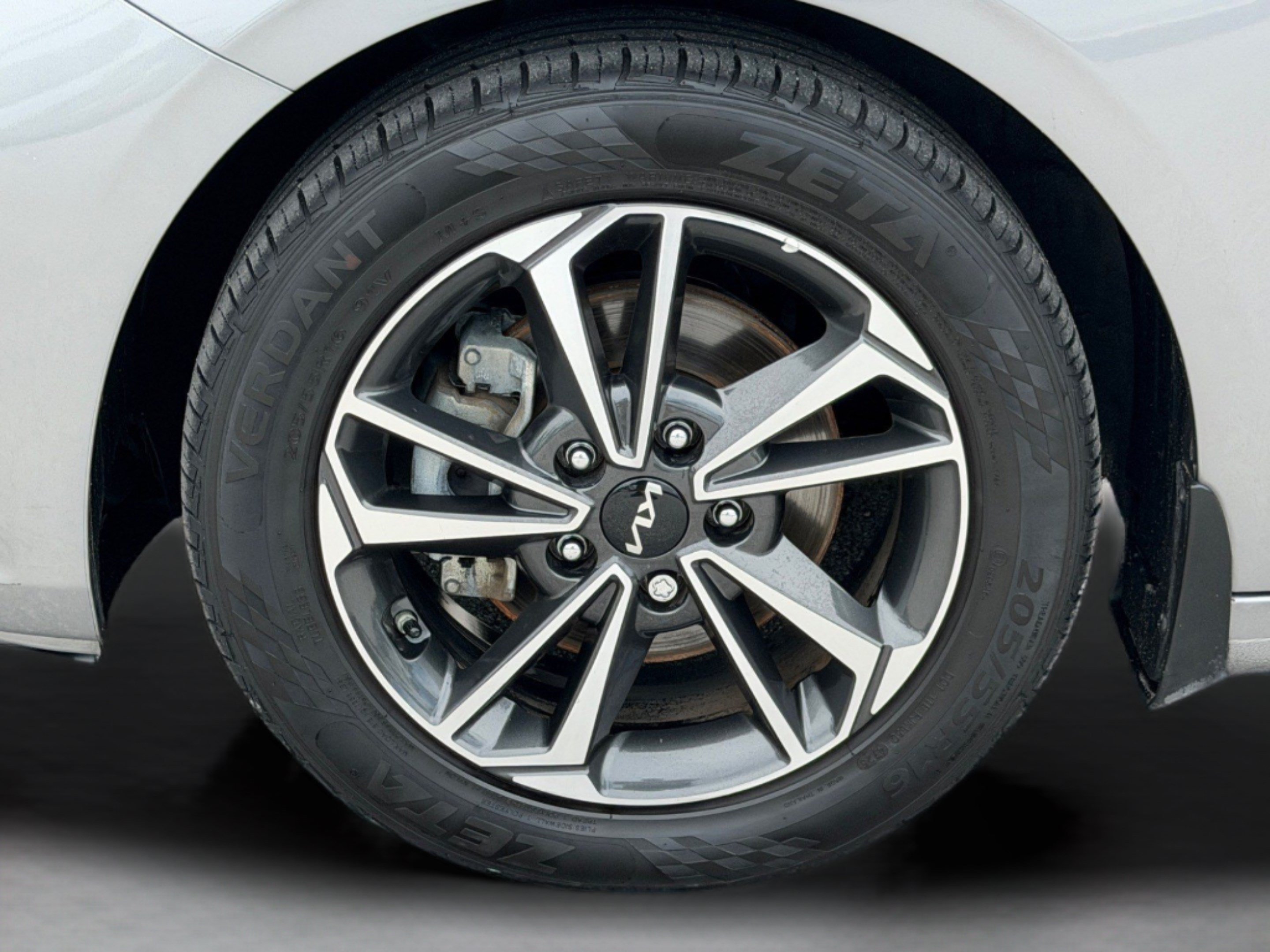 Certified 2024 Kia Forte LXS w/ LXS Technology Package FWD image 17
