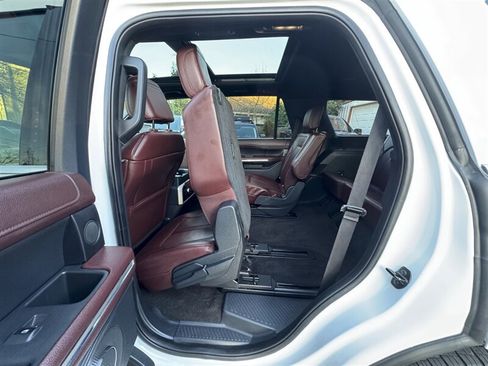 Used 2022 Ford Expedition Limited AWD/4WD image 17