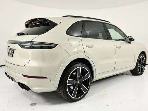 Used 2023 Porsche Cayenne image 7