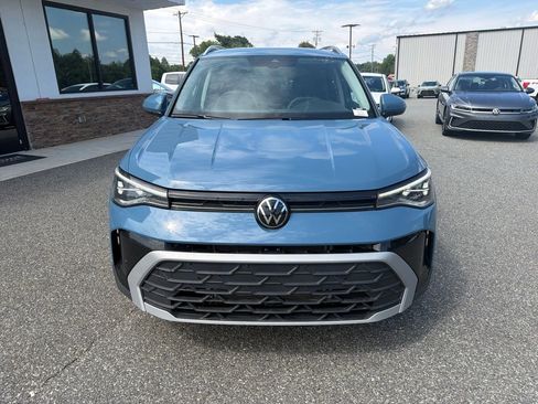 Used 2025 Volkswagen Taos SE w/ Panoramic Sunroof Package FWD image 10