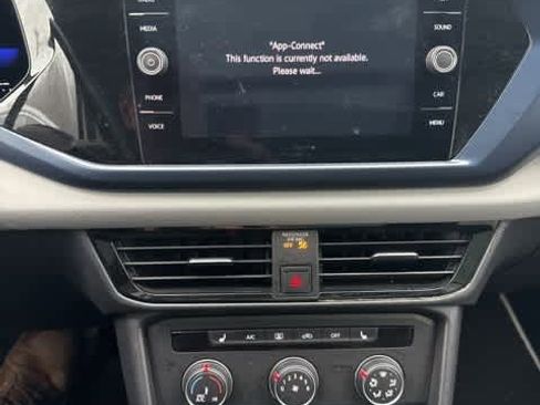 Certified 2022 Volkswagen Taos SE w/ Panoramic Sunroof Package image 19