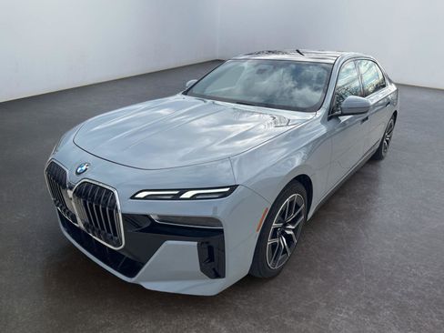 Certified 2023 BMW 760i xDrive image 9