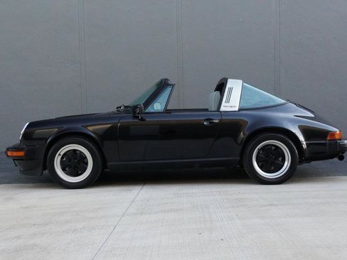 Used 1987 Porsche 911 Carrera RWD image 3