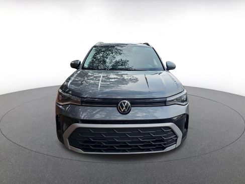 Used 2025 Volkswagen Taos SE image 2