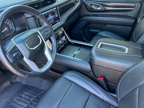 Used 2021 GMC Yukon Denali w/ Denali Premium Package image 10