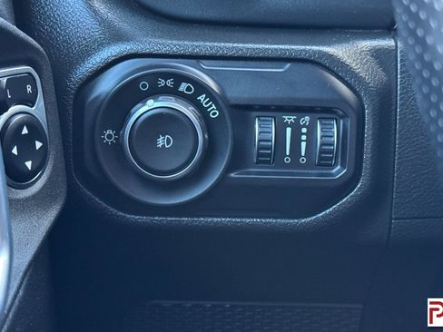 Used 2022 Jeep Wrangler Unlimited Rubicon AWD/4WD image 34
