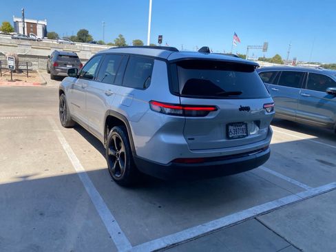 Used 2021 Jeep Grand Cherokee L Laredo RWD image 17
