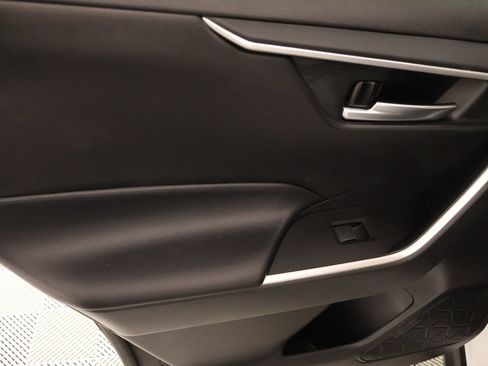 Used 2020 Toyota RAV4 XLE Premium AWD/4WD image 17