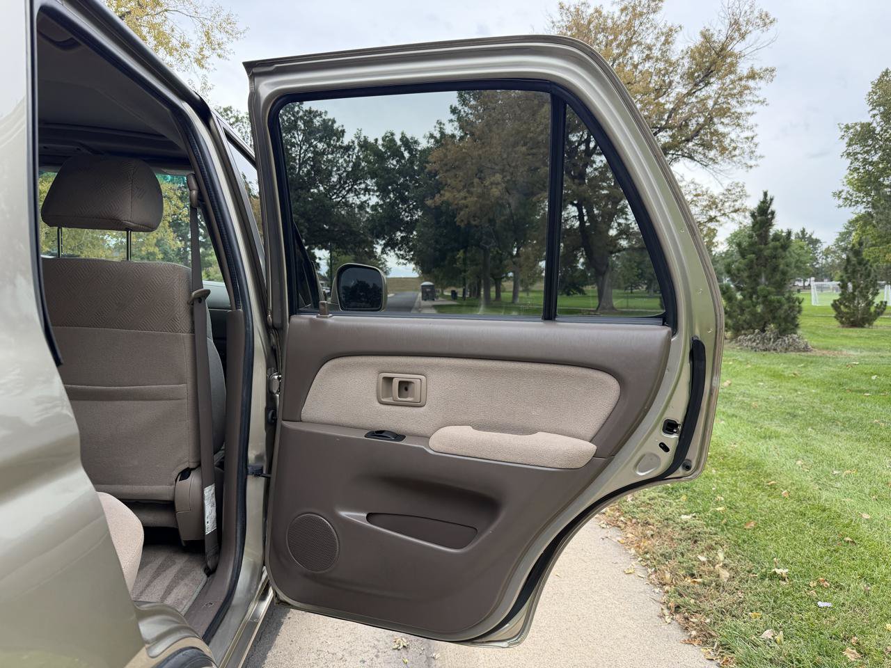 Used 2001 Toyota 4Runner SR5 AWD/4WD image 19