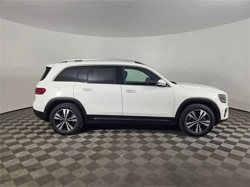 Used 2025 Mercedes-Benz GLB 250 4MATIC image 31