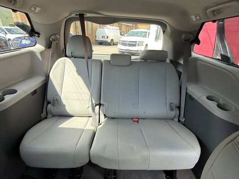 Used 2018 Toyota Sienna XLE AWD/4WD image 29