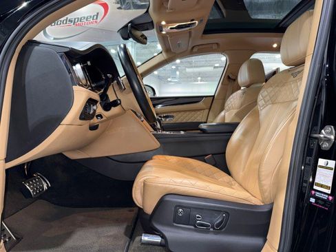 Used 2017 Bentley Bentayga image 8