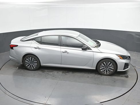Used 2024 Nissan Altima 2.5 SV FWD image 30