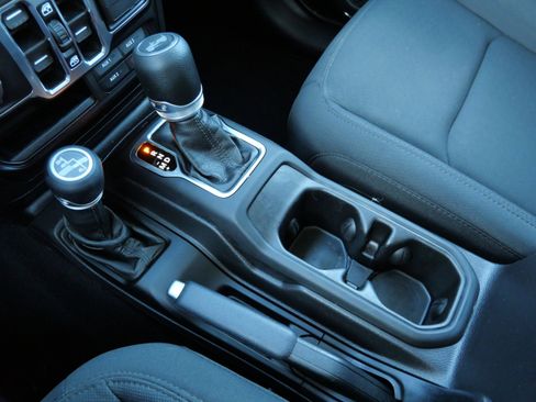 Used 2021 Jeep Wrangler Unlimited Sport image 32