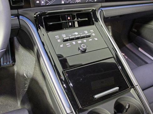 Certified 2025 Porsche Panamera 4 image 30