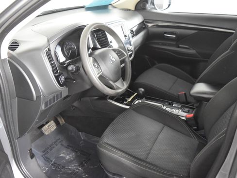 Used 2020 Mitsubishi Outlander ES image 25