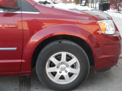 Used 2010 Chrysler Town & Country Touring Plus image 22