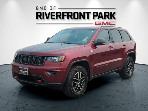 Used 2019 Jeep Grand Cherokee Trailhawk AWD/4WD image 7