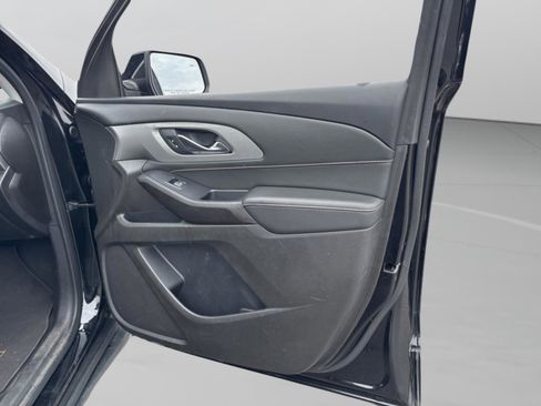 Used 2021 Chevrolet Traverse LT image 39