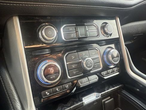 Used 2021 GMC Yukon Denali w/ Denali Premium Package image 28