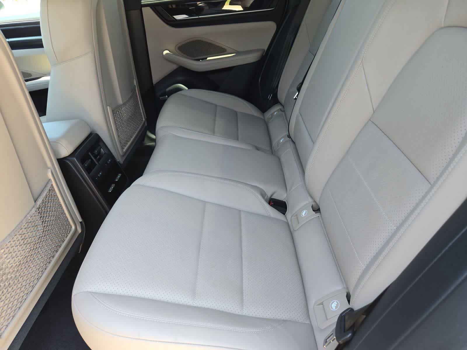 Used 2025 Porsche Macan 4 Electric AWD/4WD image 18