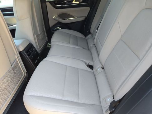 Used 2025 Porsche Macan 4 Electric AWD/4WD image 18