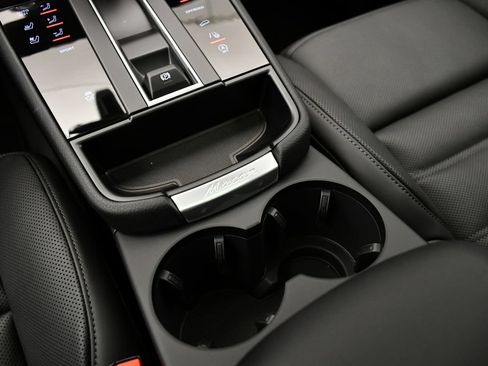 Certified 2026 Porsche Macan AWD/4WD image 34
