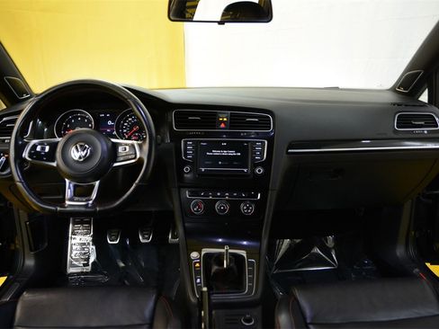 Used 2017 Volkswagen GTI SE image 2
